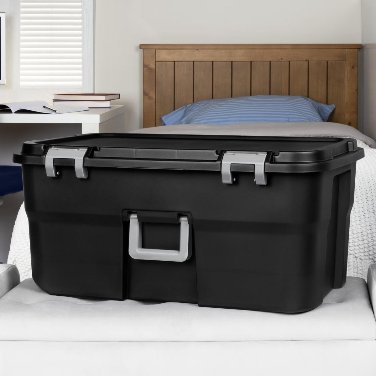 22 Gallon Black Wheeled Plastic Storage Trunk P662